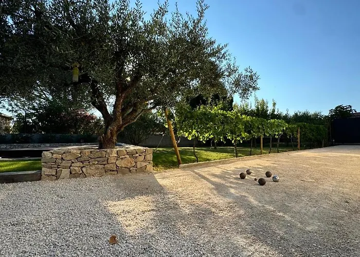 Les Olivettes Bezouce